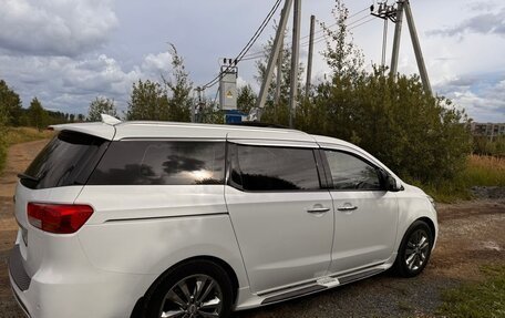 KIA Carnival III, 2018 год, 2 970 000 рублей, 3 фотография