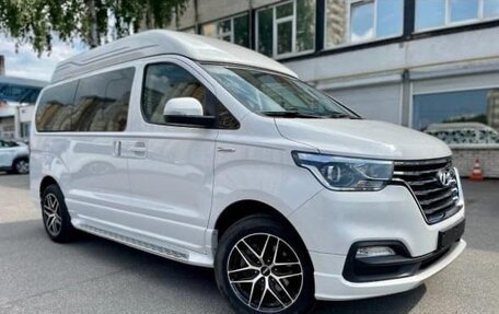 Hyundai Grand Starex Grand Starex I рестайлинг 2, 2019 год, 5 100 000 рублей, 3 фотография