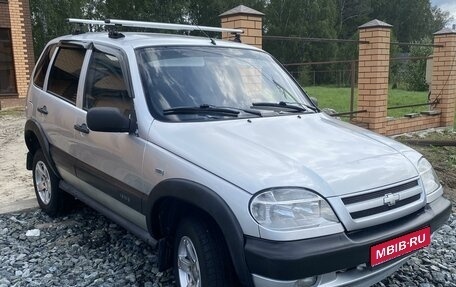 Chevrolet Niva I рестайлинг, 2004 год, 340 000 рублей, 1 фотография