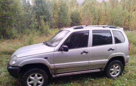 Chevrolet Niva I рестайлинг, 2004 год, 450 000 рублей, 1 фотография