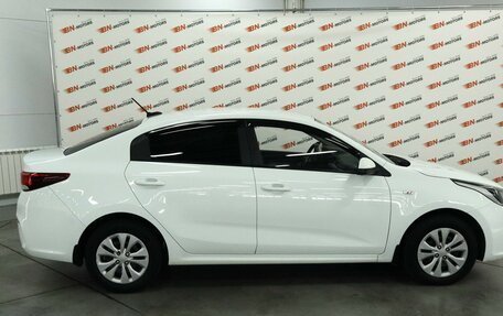 KIA Rio IV, 2018 год, 1 370 000 рублей, 2 фотография