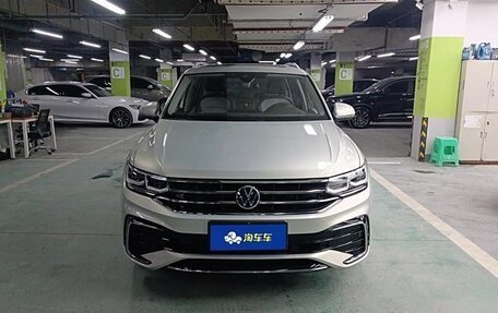 Volkswagen Tiguan II, 2021 год, 3 100 000 рублей, 2 фотография