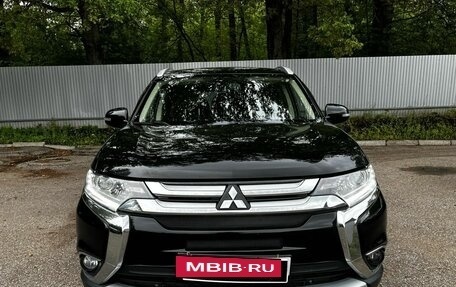 Mitsubishi Outlander III рестайлинг 3, 2016 год, 1 990 000 рублей, 2 фотография