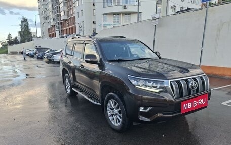 Toyota Land Cruiser Prado 150 рестайлинг 2, 2017 год, 4 900 000 рублей, 2 фотография