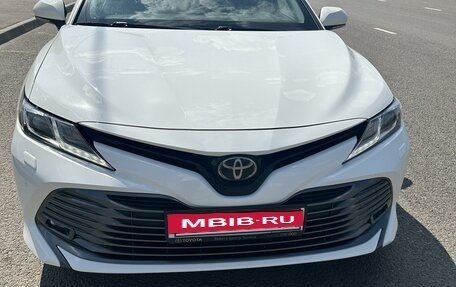 Toyota Camry, 2019 год, 3 150 000 рублей, 2 фотография