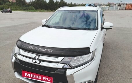 Mitsubishi Outlander III рестайлинг 3, 2015 год, 2 200 000 рублей, 4 фотография