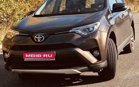 Toyota RAV4, 2018 год, 2 451 000 рублей, 3 фотография