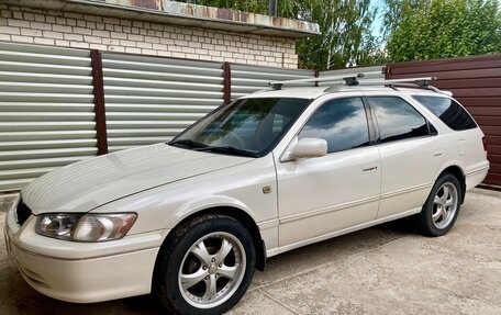 Toyota Camry, 1998 год, 600 000 рублей, 2 фотография