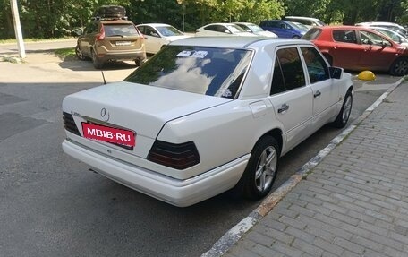 Mercedes-Benz E-Класс, 1993 год, 695 000 рублей, 4 фотография