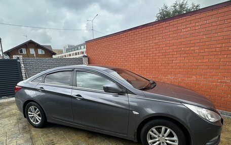 Hyundai Sonata VI, 2011 год, 1 300 000 рублей, 2 фотография