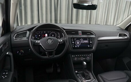 Volkswagen Tiguan II, 2020 год, 3 999 000 рублей, 6 фотография