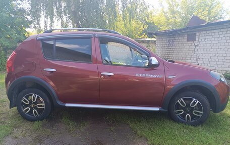 Renault Sandero I, 2013 год, 850 000 рублей, 2 фотография