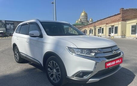 Mitsubishi Outlander III рестайлинг 3, 2016 год, 2 150 000 рублей, 2 фотография