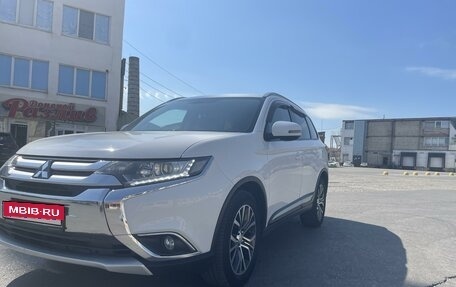 Mitsubishi Outlander III рестайлинг 3, 2016 год, 2 150 000 рублей, 3 фотография