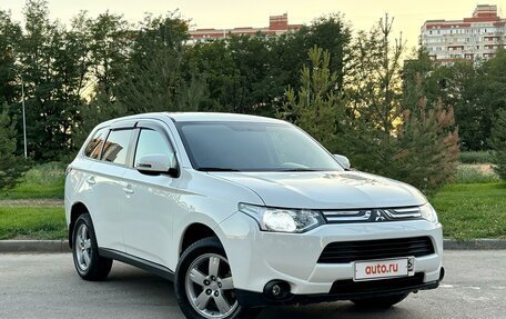 Mitsubishi Outlander III рестайлинг 3, 2013 год, 1 490 000 рублей, 3 фотография