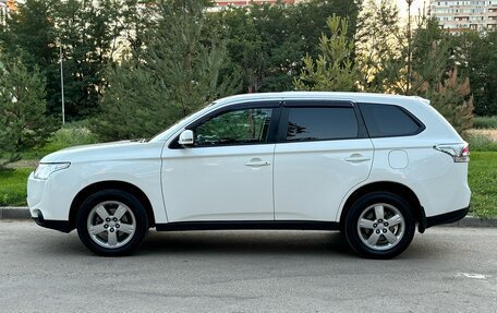 Mitsubishi Outlander III рестайлинг 3, 2013 год, 1 490 000 рублей, 8 фотография