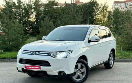 Mitsubishi Outlander III рестайлинг 3, 2013 год, 1 490 000 рублей, 9 фотография