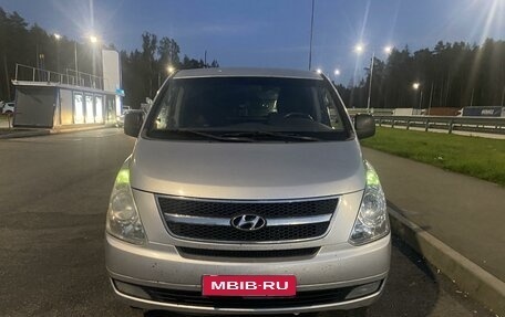 Hyundai Grand Starex Grand Starex I рестайлинг 2, 2008 год, 970 000 рублей, 2 фотография