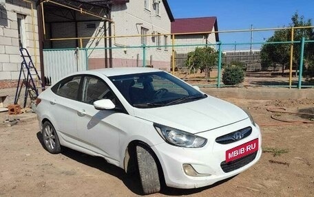 Hyundai Solaris II рестайлинг, 2011 год, 590 000 рублей, 2 фотография