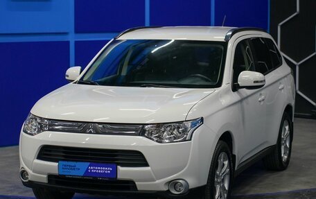 Mitsubishi Outlander III рестайлинг 3, 2013 год, 1 730 000 рублей, 2 фотография