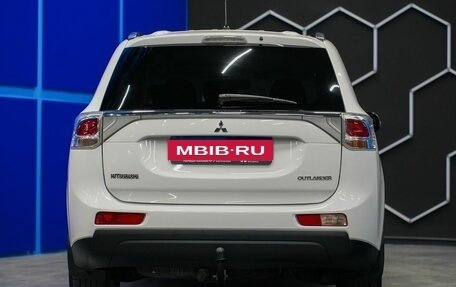 Mitsubishi Outlander III рестайлинг 3, 2013 год, 1 730 000 рублей, 8 фотография