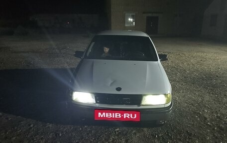 Opel Vectra A, 1989 год, 150 000 рублей, 2 фотография