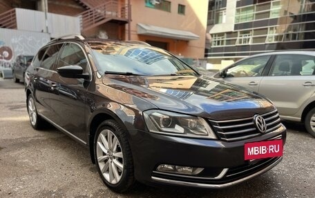 Volkswagen Passat B7, 2011 год, 1 375 000 рублей, 2 фотография