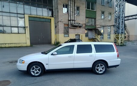 Volvo V70 III рестайлинг, 2005 год, 689 000 рублей, 2 фотография