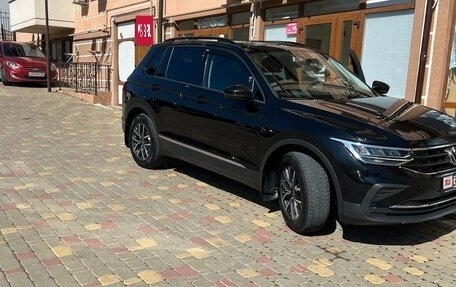 Volkswagen Tiguan II, 2021 год, 3 270 000 рублей, 4 фотография