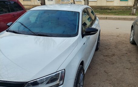 Volkswagen Jetta VI, 2016 год, 1 595 000 рублей, 4 фотография