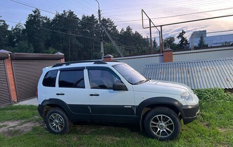 Chevrolet Niva I рестайлинг, 2015 год, 737 000 рублей, 2 фотография