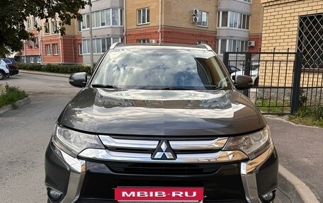 Mitsubishi Outlander III рестайлинг 3, 2016 год, 1 850 000 рублей, 2 фотография