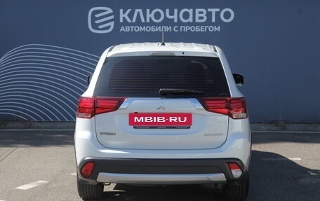 Mitsubishi Outlander III рестайлинг 3, 2015 год, 1 795 000 рублей, 4 фотография