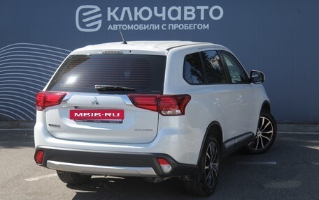 Mitsubishi Outlander III рестайлинг 3, 2015 год, 1 795 000 рублей, 2 фотография