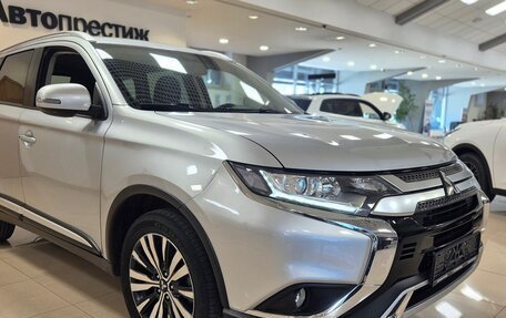 Mitsubishi Outlander III рестайлинг 3, 2021 год, 2 790 000 рублей, 1 фотография