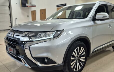 Mitsubishi Outlander III рестайлинг 3, 2021 год, 2 790 000 рублей, 2 фотография