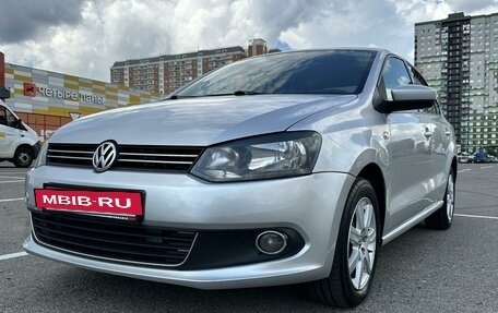 Volkswagen Polo VI (EU Market), 2012 год, 950 000 рублей, 2 фотография