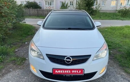 Opel Astra J, 2011 год, 730 000 рублей, 2 фотография