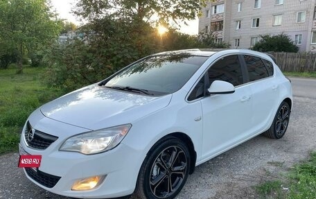 Opel Astra J, 2011 год, 730 000 рублей, 3 фотография