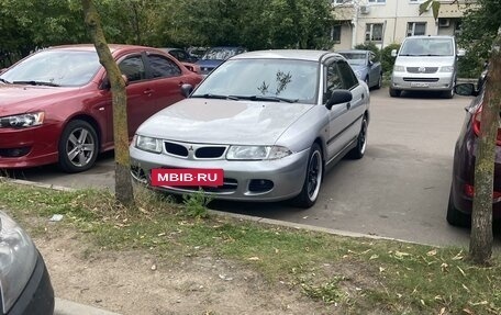 Mitsubishi Carisma I, 1998 год, 190 000 рублей, 1 фотография