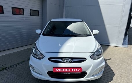 Hyundai Solaris II рестайлинг, 2012 год, 895 000 рублей, 2 фотография