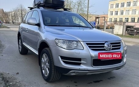 Volkswagen Touareg III, 2009 год, 1 370 000 рублей, 2 фотография