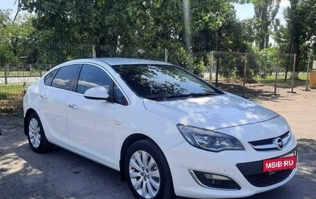 Opel Astra J, 2013 год, 1 150 000 рублей, 2 фотография