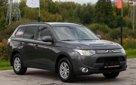 Mitsubishi Outlander III рестайлинг 3, 2013 год, 1 595 000 рублей, 3 фотография