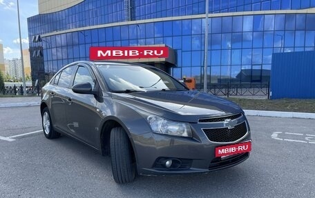 Chevrolet Cruze II, 2010 год, 735 000 рублей, 4 фотография