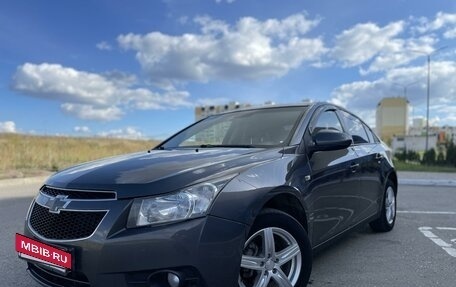 Chevrolet Cruze II, 2010 год, 735 000 рублей, 3 фотография