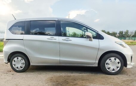 Honda Freed I, 2015 год, 1 600 000 рублей, 2 фотография