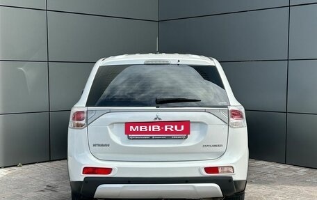 Mitsubishi Outlander III рестайлинг 3, 2014 год, 1 589 000 рублей, 4 фотография