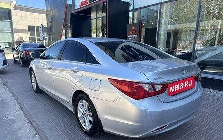 Hyundai Sonata VI, 2010 год, 812 000 рублей, 2 фотография