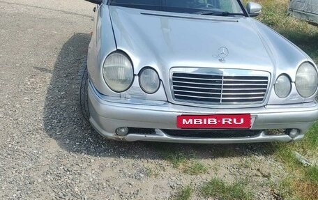 Mercedes-Benz E-Класс, 1998 год, 280 000 рублей, 2 фотография